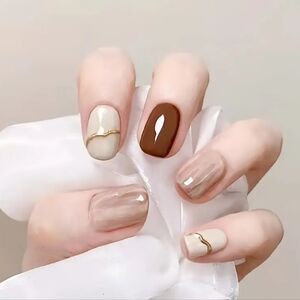 MANICURE Golden Aura & Fair Stripe Pattern Press-On Nails